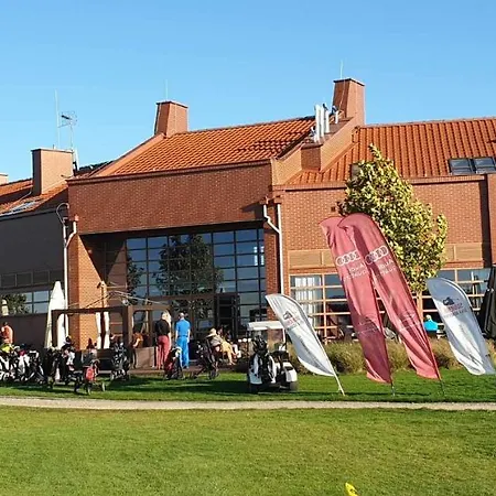 Apartgolf Sobienie Krolewskie شقة *