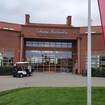 Apartgolf Sobienie Krolewskie شقة Sobienie Szlacheckie